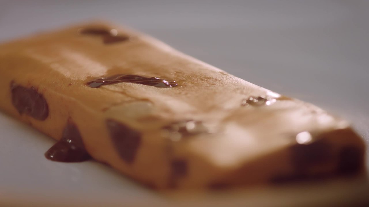 thumbnail video image 3 of Quest Protein Bar, Chocolate Brownie, 20g Protein, Gluten Free, 4 Count, 3 of 13