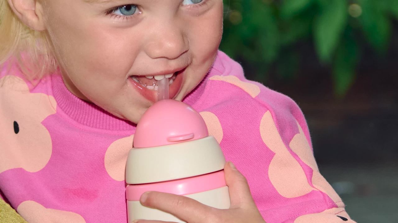 thumbnail video image 2 of Tommee Tippee Insulated Active Straw Toddler Cup, 12m+, 9oz, Leak-Proof, Pink Camo, 1 Pack, 2 of 8