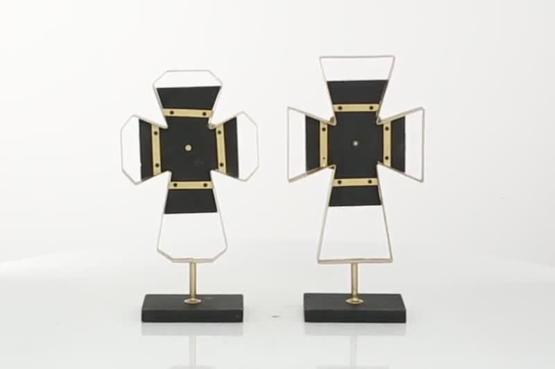 thumbnail video image 2 of DecMode Gold Metal Contemporary Sculpture, 2 - Pieces, 2 of 10