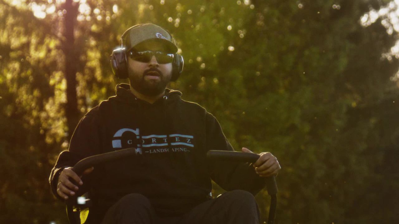thumbnail video image 5 of 3M WorkTunes Connect, Solar Powered, Wireless Hearing Protection with Bluetooth, 1 Set, 5 of 6