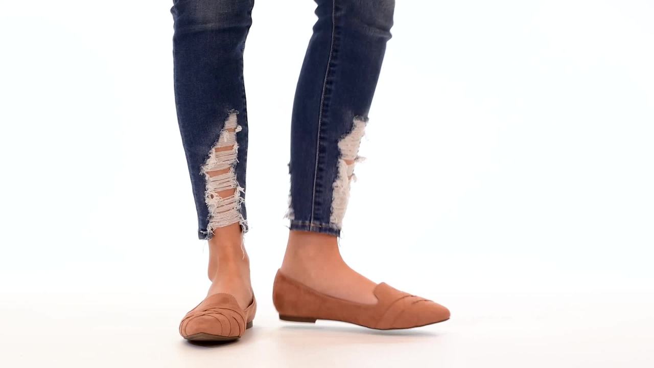 thumbnail video image 2 of Womens Pointed Toe Flat, 2 of 4