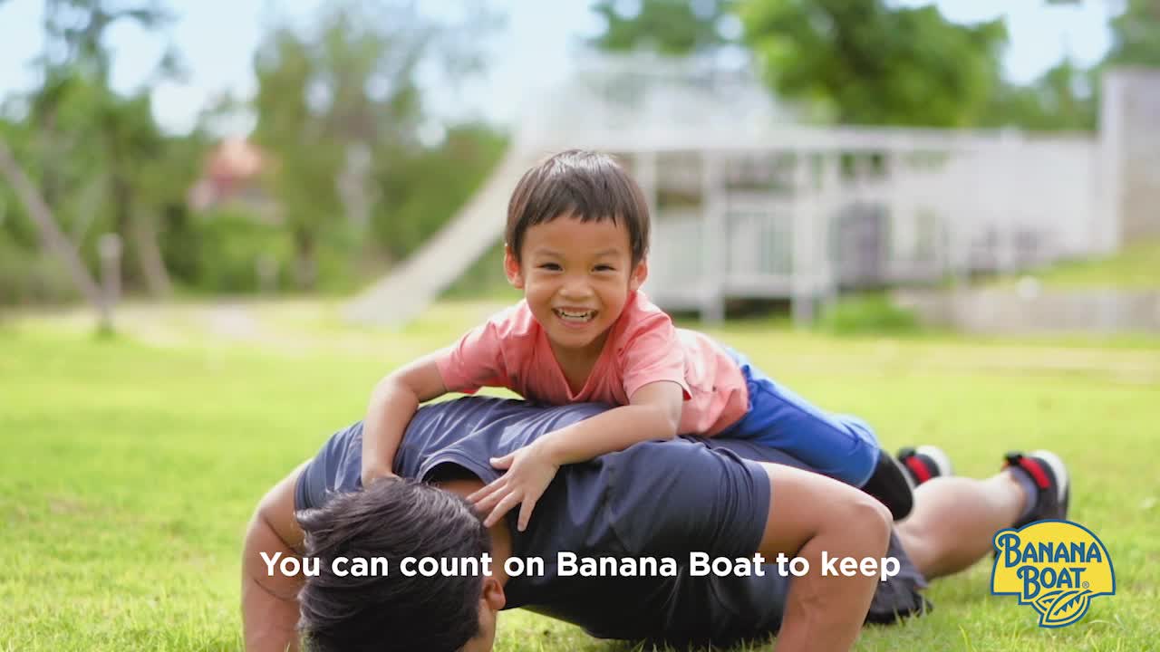 thumbnail video image 2 of Banana Boat Kids Mineral Sunscreen Spray SPF 50, 100% Mineral Spray Sunscreen Kids, Sunblock, 5 oz, 2 of 9
