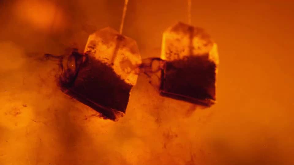 thumbnail video image 2 of Lipton Lemon Black Tea Powdered Tea Mix, 28 Quarts, 2 of 6