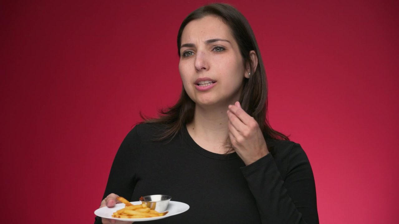 thumbnail video image 2 of Heinz Tomato Ketchup Blended With Jalapeno, 14 oz Squeeze Bottle, 2 of 19