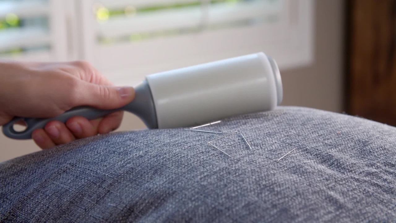 thumbnail video image 2 of Scotch-Brite Extreme Clean Lint Roller, 48 sheets, 1 Roller, 2 of 12