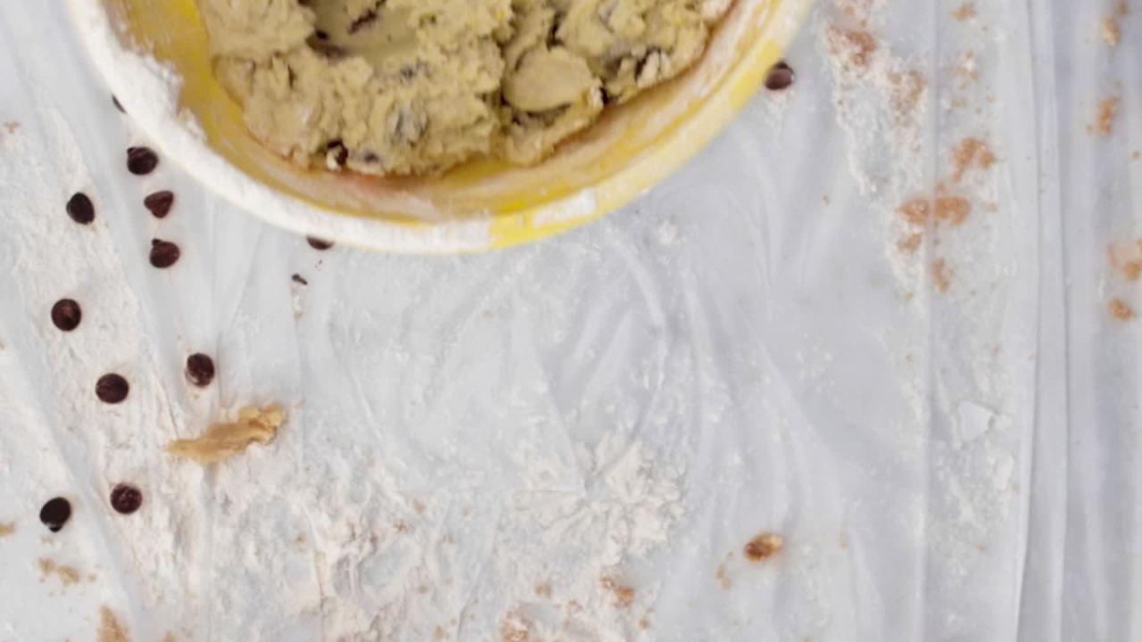 thumbnail video image 2 of Glad Press'n Seal Plastic Food Wrap, 70 Square Feet, 2 of 11