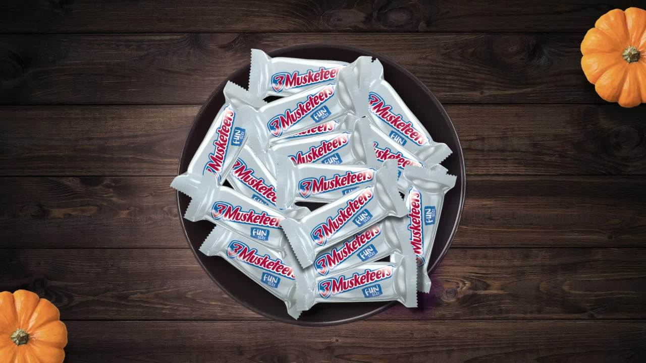 thumbnail video image 2 of 3 Musketeers Spooky Fun Size Halloween Chocolate Candy, 10.48 oz Bag, 2 of 11