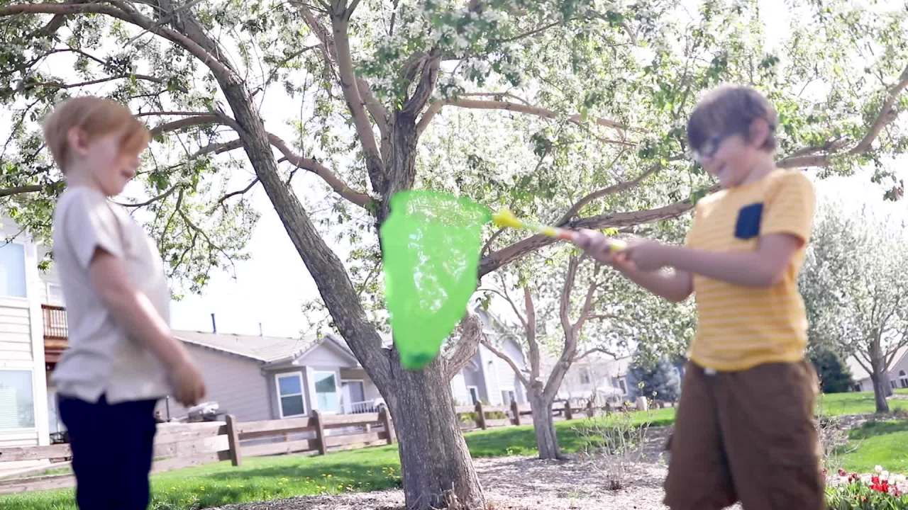 thumbnail video image 2 of Melissa & Doug Sunny Patch Giddy Buggy Bug-Catching Net, 2 of 10