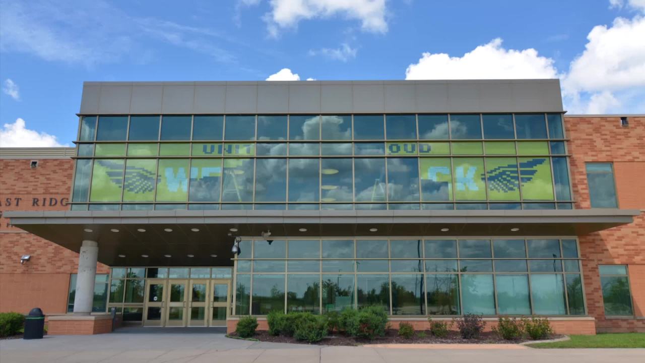 thumbnail video image 2 of Post-it Super Sticky Notes, 3" x 3, White, 90 Sheets/Pad, 5 Pads, 2 of 11