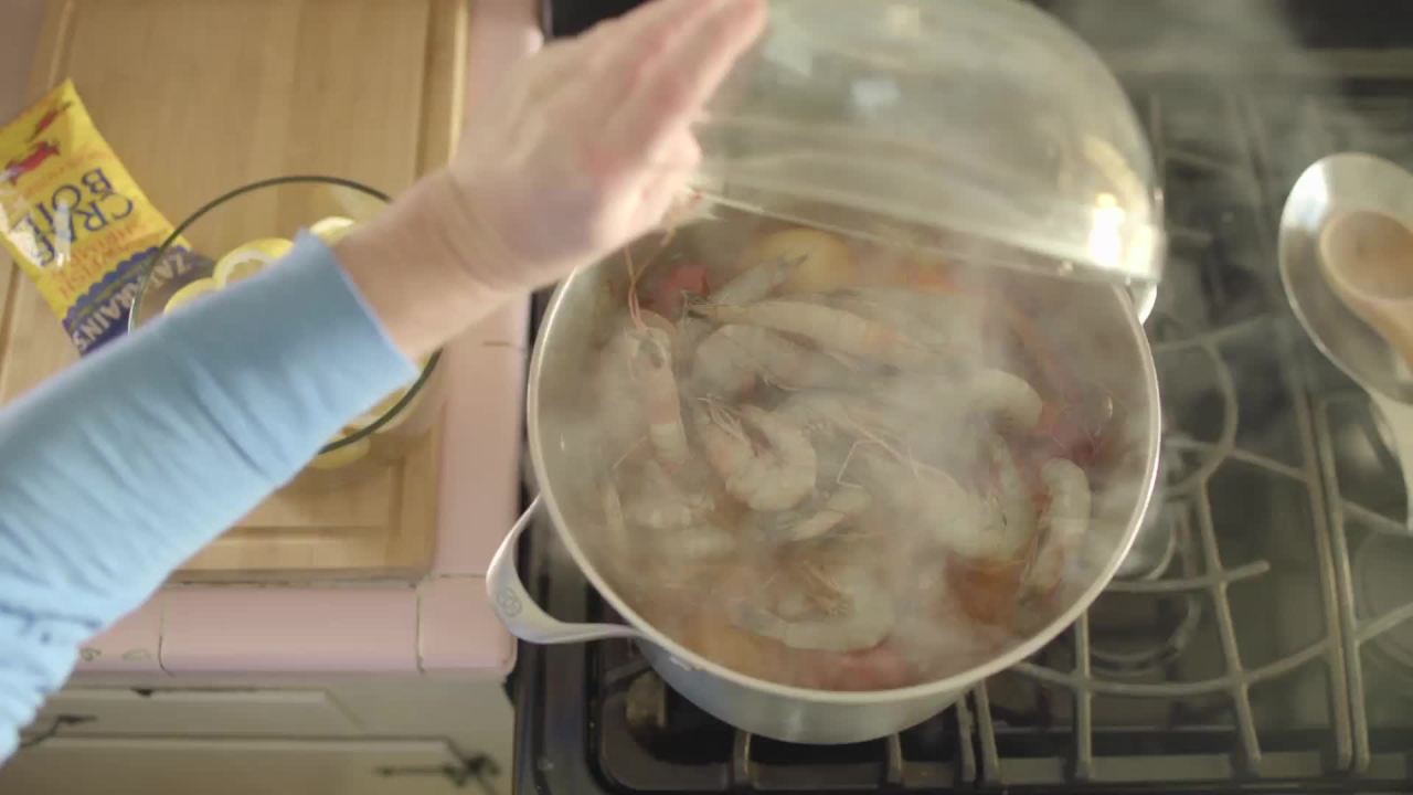 thumbnail video image 2 of (2 pack) Zatarain's Kosher New Orleans Style Liquid Crab Boil, 16 fl oz Bottle, 2 of 15