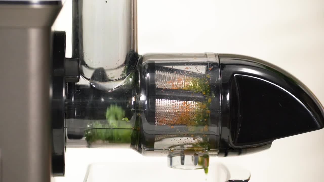 thumbnail video image 2 of Chef'sChoice Horizontal Masticating Juicer, Anti-Clog, White, 2 of 6