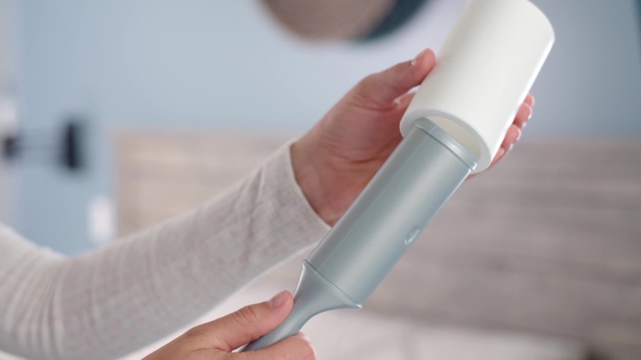 thumbnail video image 3 of Scotch-Brite Lint Roller Twin Pack, 65 Sheets per Roller, 2 Count, 3 of 10