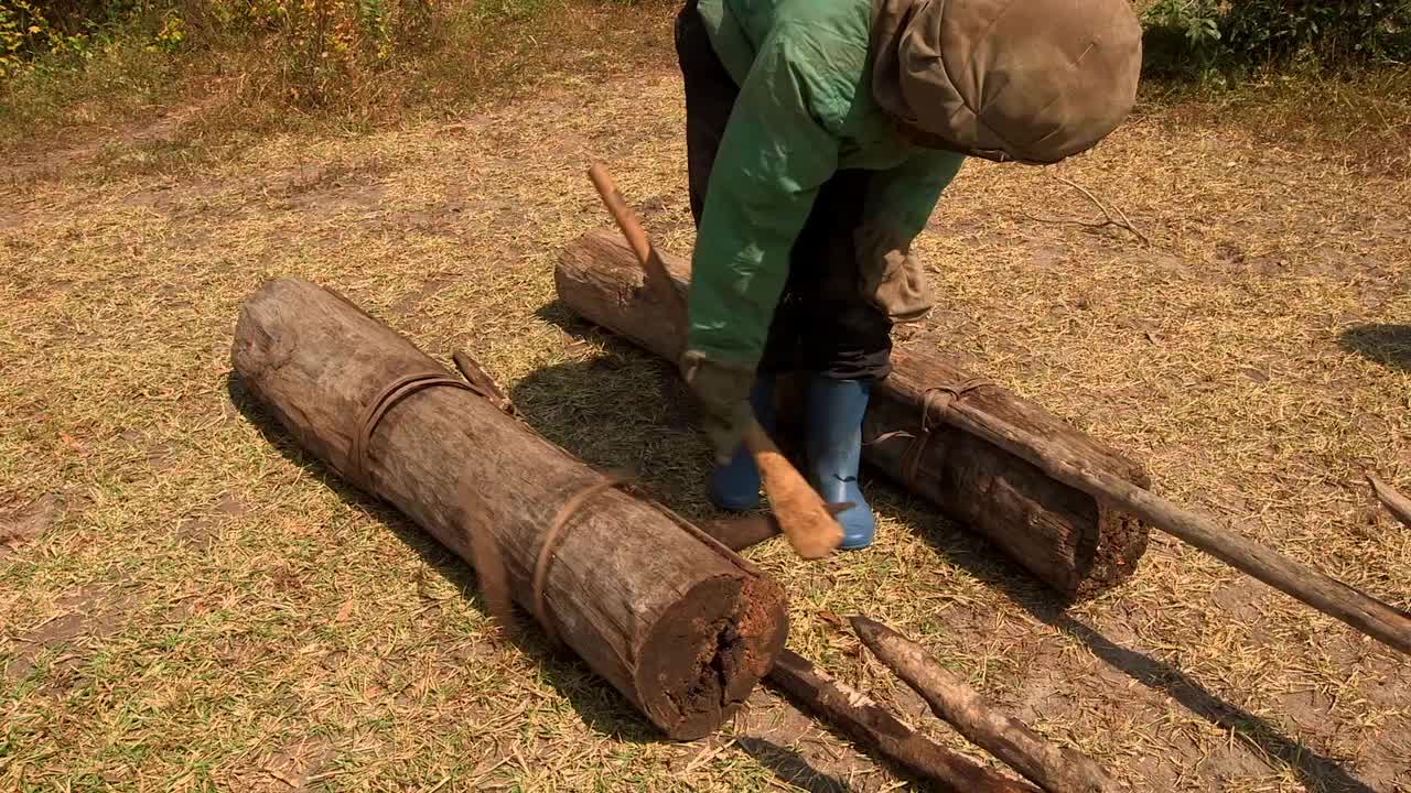 thumbnail video image 2 of Burt's Bees 100% Natural  Moisturizing Lip Balm, with Beeswax, Vitamin E & Peppermint Oil, 1 Tube, 2 of 13