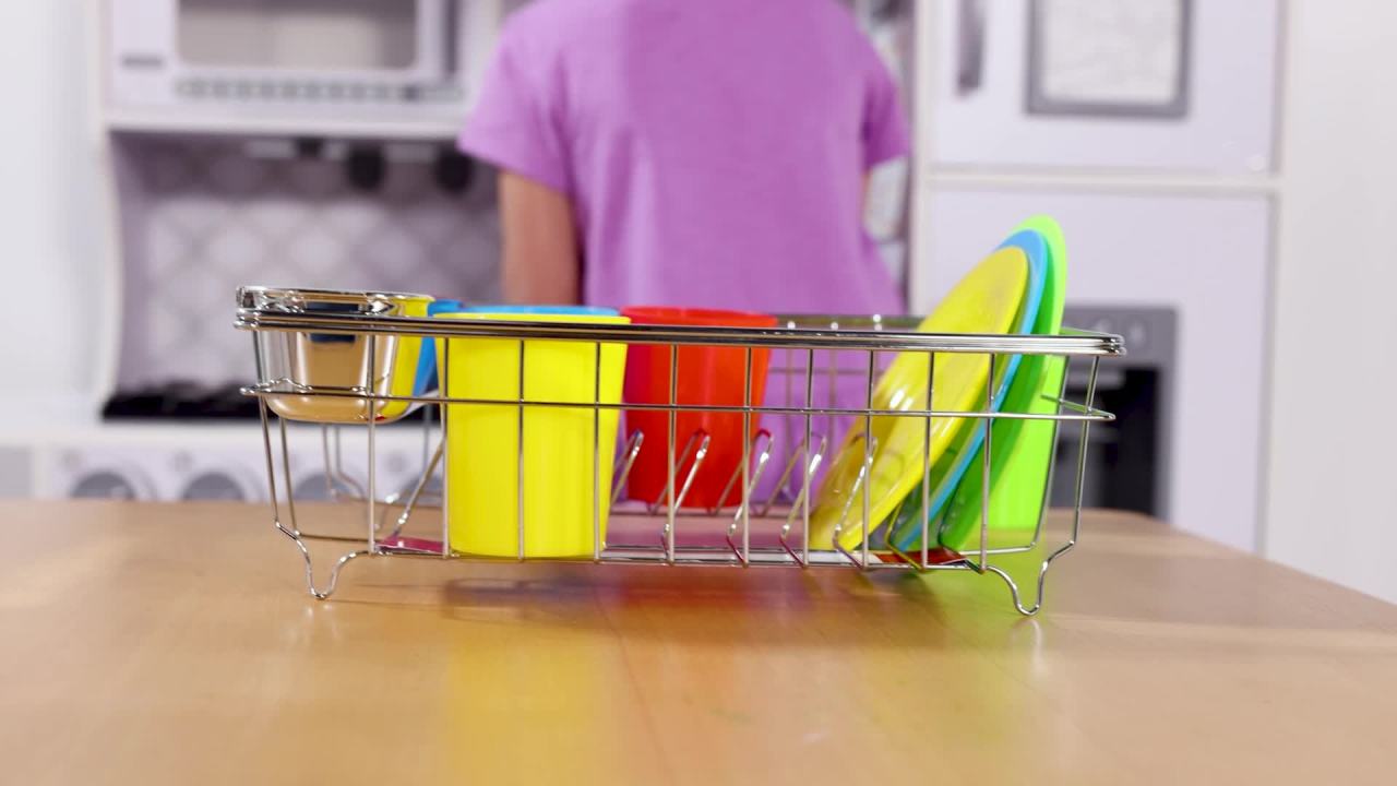 thumbnail video image 2 of Melissa & Doug Wash and Dry Dish Set - 24 Pieces, 2 of 10