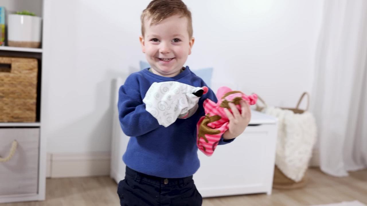 thumbnail video image 2 of Melissa & Doug Farm Friends Hand Puppets (Set of 4) - Cow, Horse, Sheep, and Pig, 2 of 10