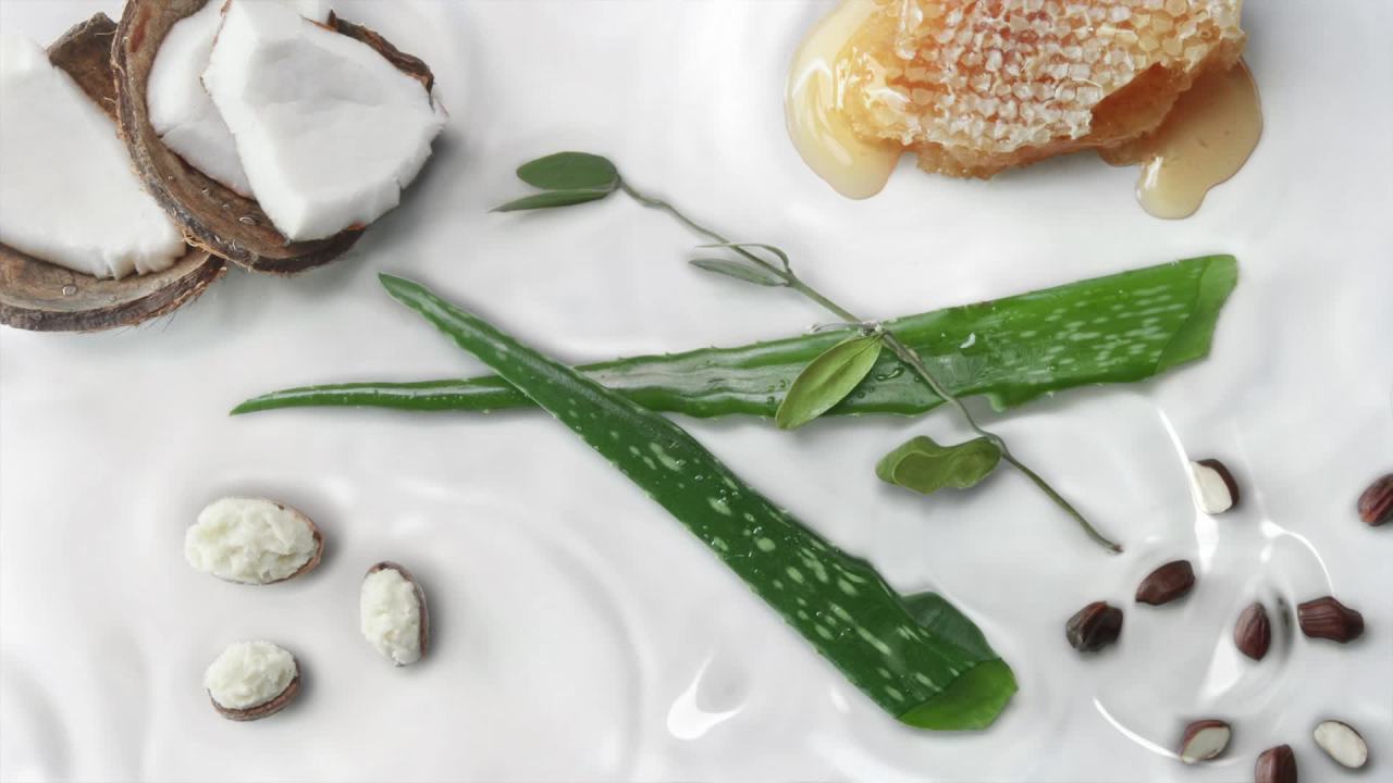 thumbnail video image 2 of Dove Amplified Textures with Honey Moisture Spa Recovery Hair Mask 10.5 oz, 2 of 5