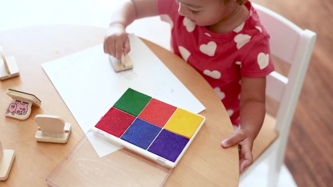 thumbnail video image 2 of Melissa & Doug Rainbow Stamp Pad - 6 Washable Inks, 2 of 10