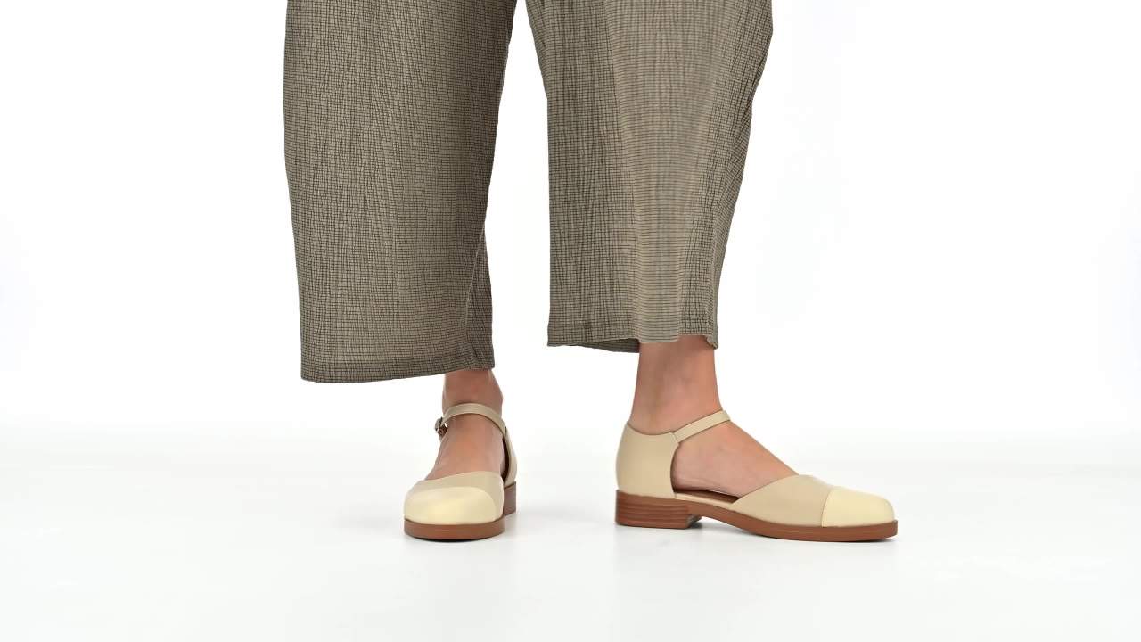 thumbnail video image 2 of Journee Womens Tesley Two Tone Mary Jane Flats, 2 of 10