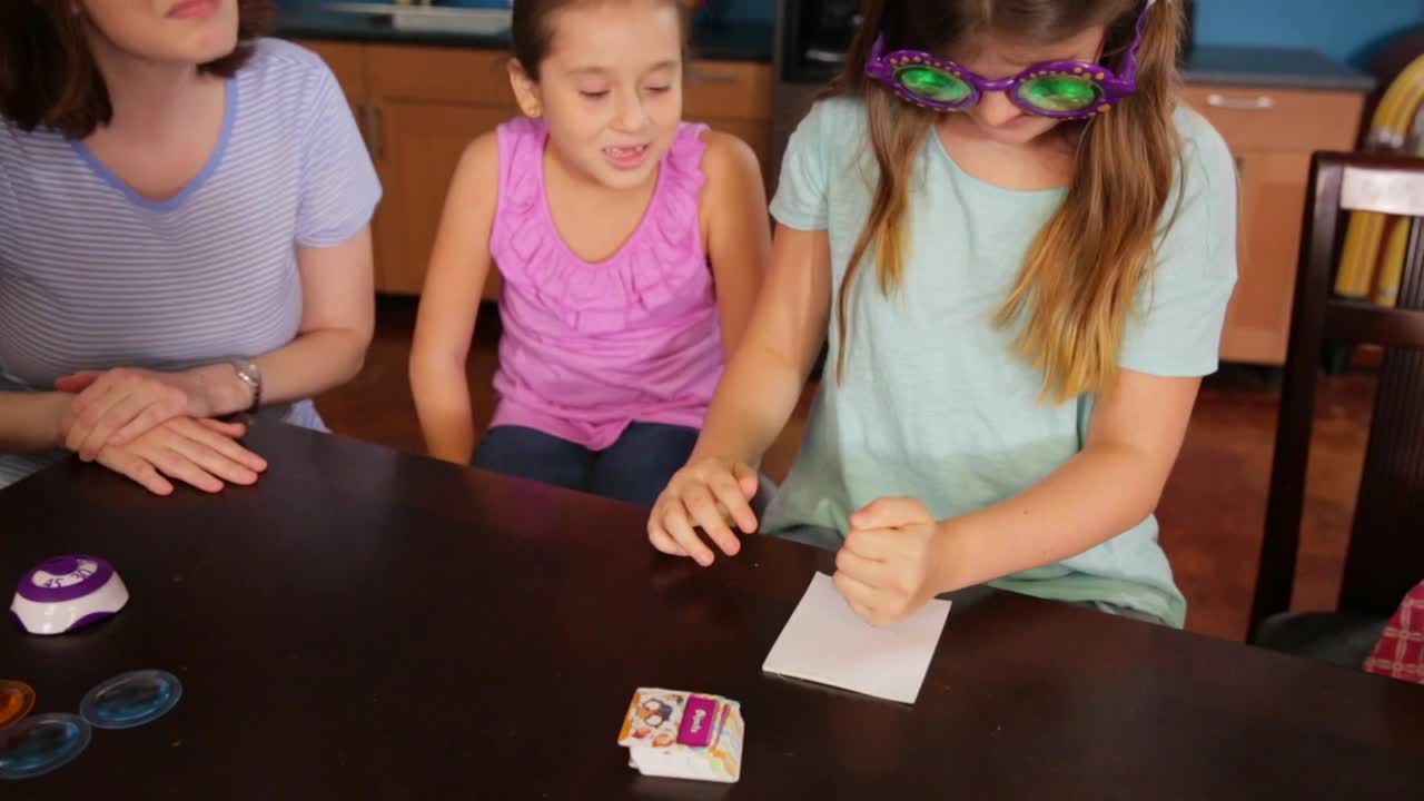thumbnail video image 5 of Goliath Googly Eyes Game - The Fast-Paced Family Game Where You Draw Wearing Vision-Altering Glasses!, 5 of 5