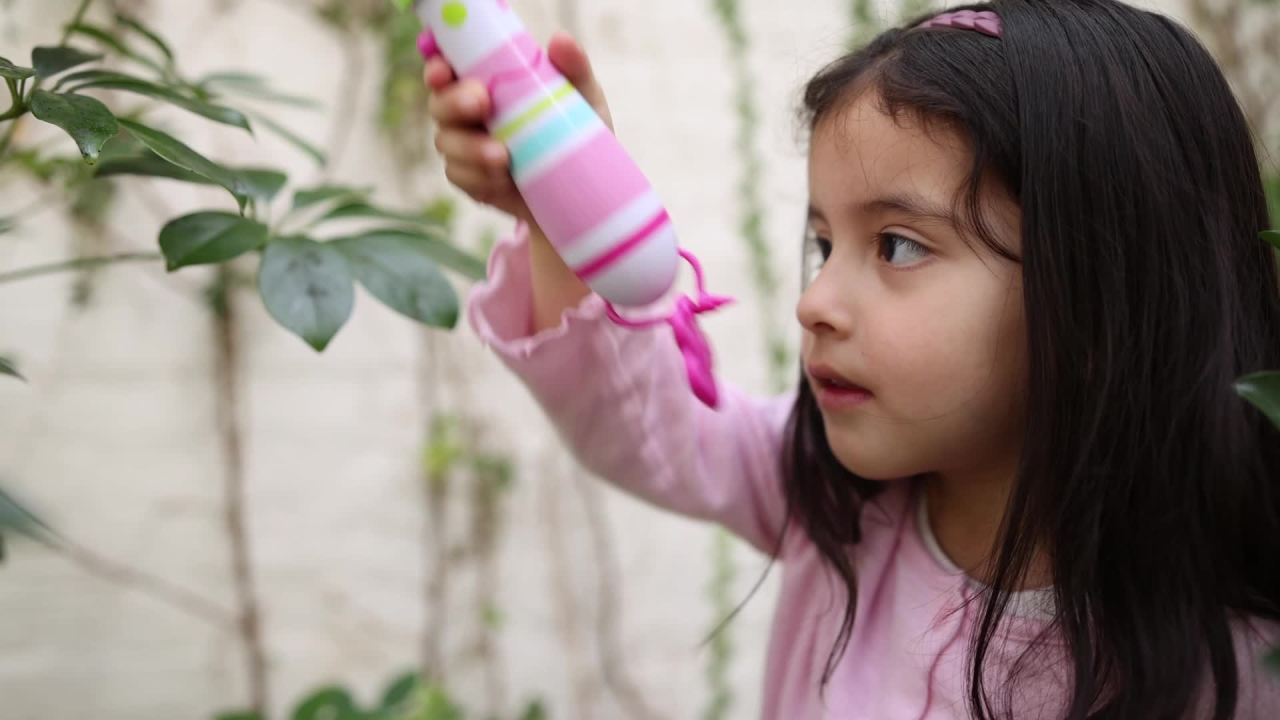 thumbnail video image 2 of Melissa & Doug Sunny Patch Pretty Petals Flower Flashlight for Kids, 2 of 11