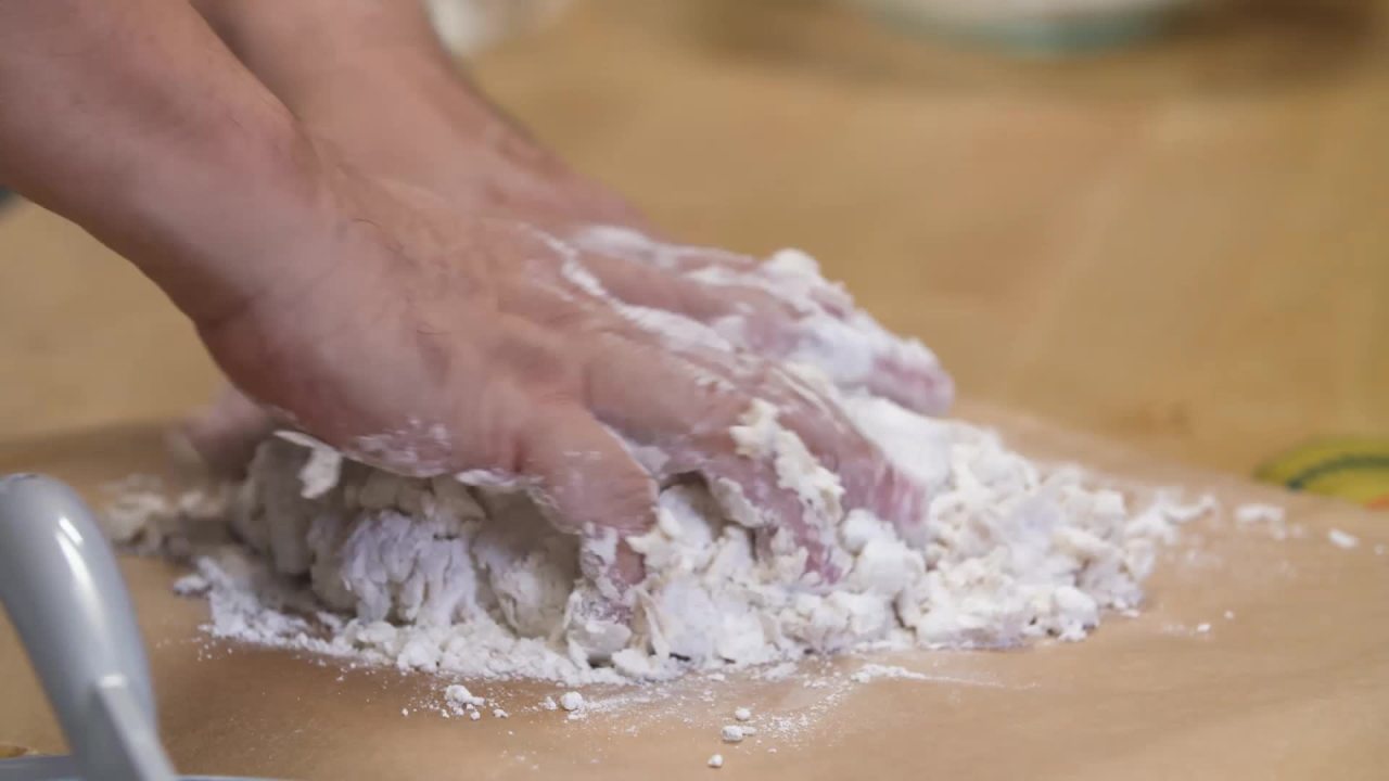 thumbnail video image 2 of 8-inch Cast Aluminum Tortilla Press, 2 of 4