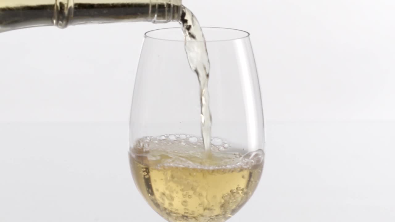 thumbnail video image 2 of Libbey Signature Kentfield Estate All Purpose Wine Glasses Set of 4, Long Stem Wine Glasses for Red and White Wine, Perfect Glass Goblet Gift Set, 2 of 7