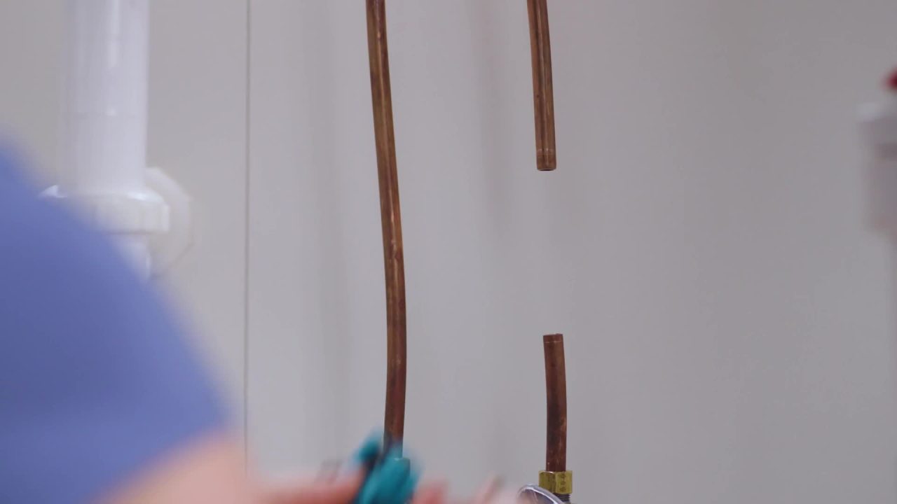 thumbnail video image 2 of Culligan US-600A Under Sink Drinking Water Filter System - Includes D-20A Filter Cartridge, 2 of 9