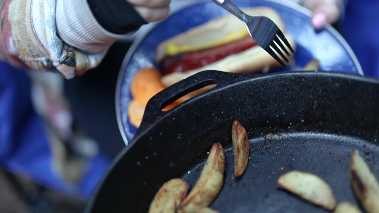 thumbnail video image 2 of Stansport Pre-Seasoned Cast Iron Pizza Pan, 2 of 10