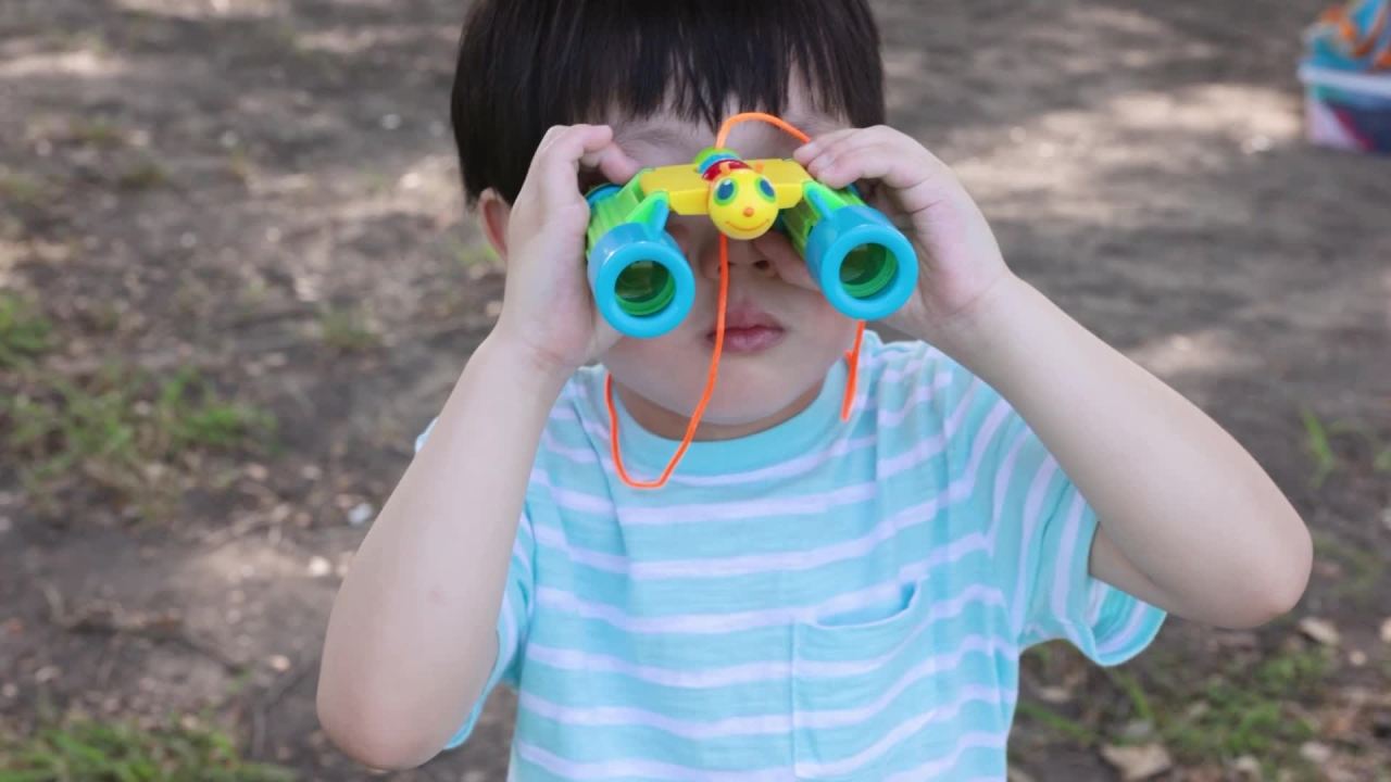 thumbnail video image 2 of Melissa & Doug Sunny Patch Giddy Buggy Binoculars - Pretend Play Toy, 2 of 10