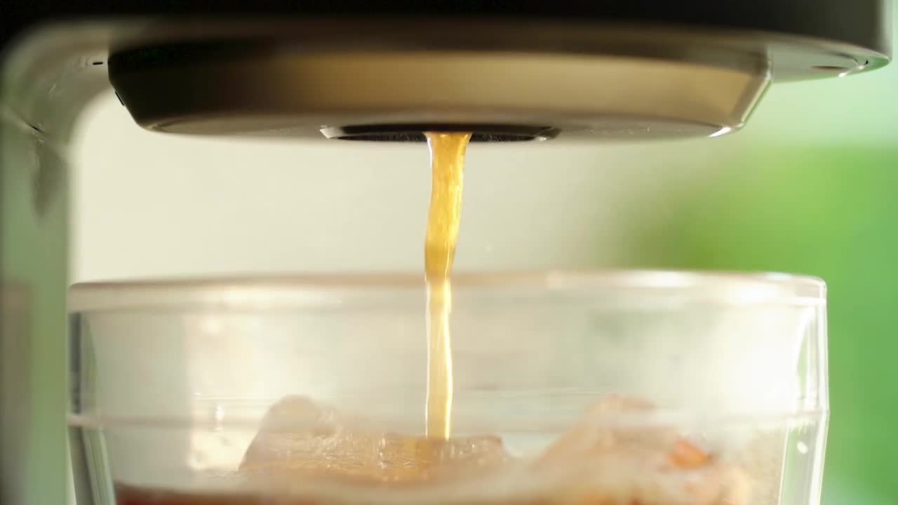 thumbnail video image 2 of Lipton Iced Tea Unsweetened K-Cups, Tea Pods, 24 Ct, 2 of 11