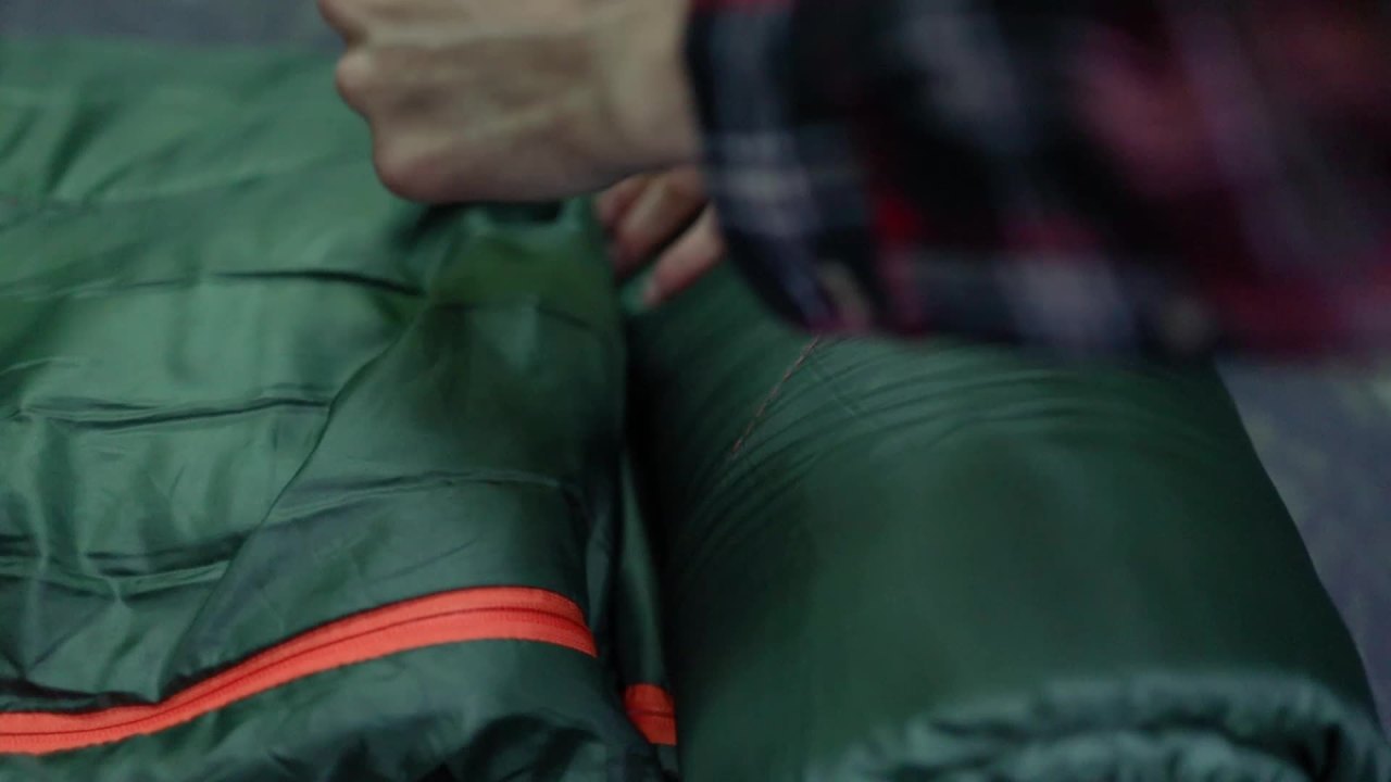 thumbnail video image 2 of Stansport 2 LB Redwood Sleeping Bag, 2 of 10