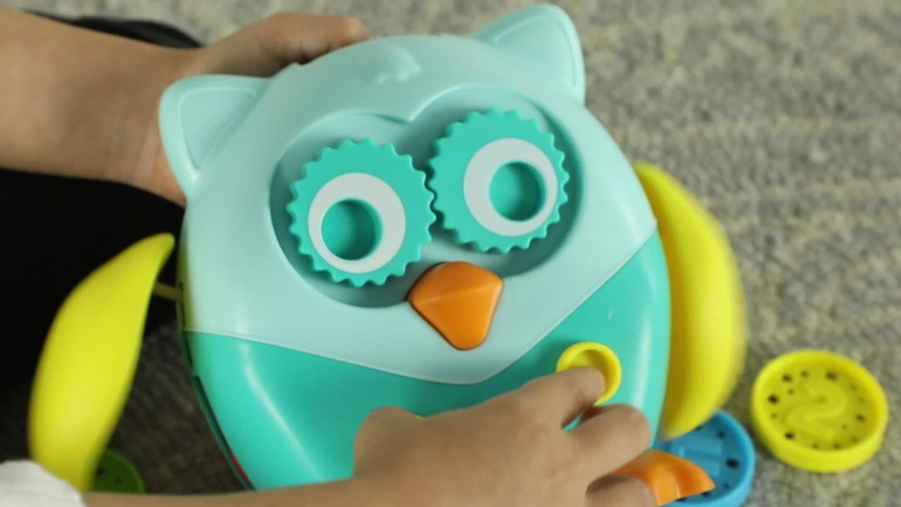 thumbnail video image 2 of Learning Resources Mathlink Cubes, Math Manipulatives, Set of 1000, Ages 5+, 2 of 6