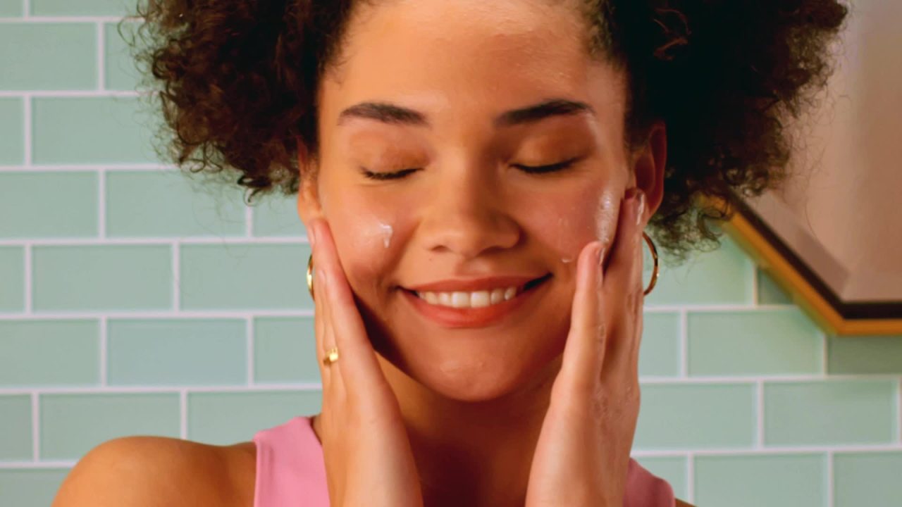 thumbnail video image 2 of Hawaiian Tropic Sheer Touch Face Sunscreen Serum 1.4 Oz, SPF 30, Oil Free Sunblock, 2 of 9