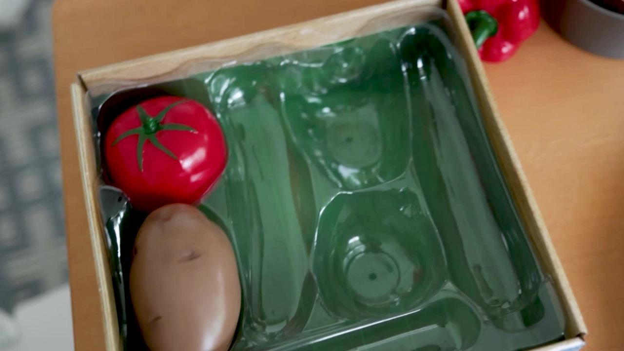 thumbnail video image 2 of Melissa & Doug Playtime Produce Vegetables Play Food Set With Crate (7 pcs), 2 of 11