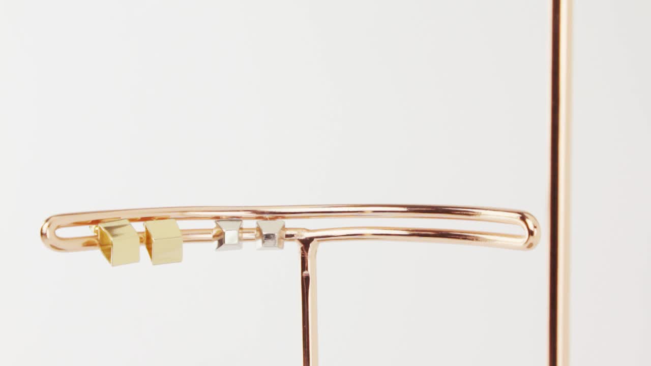 thumbnail video image 2 of Umbra Tesora Jewelry Stand, 2 of 11