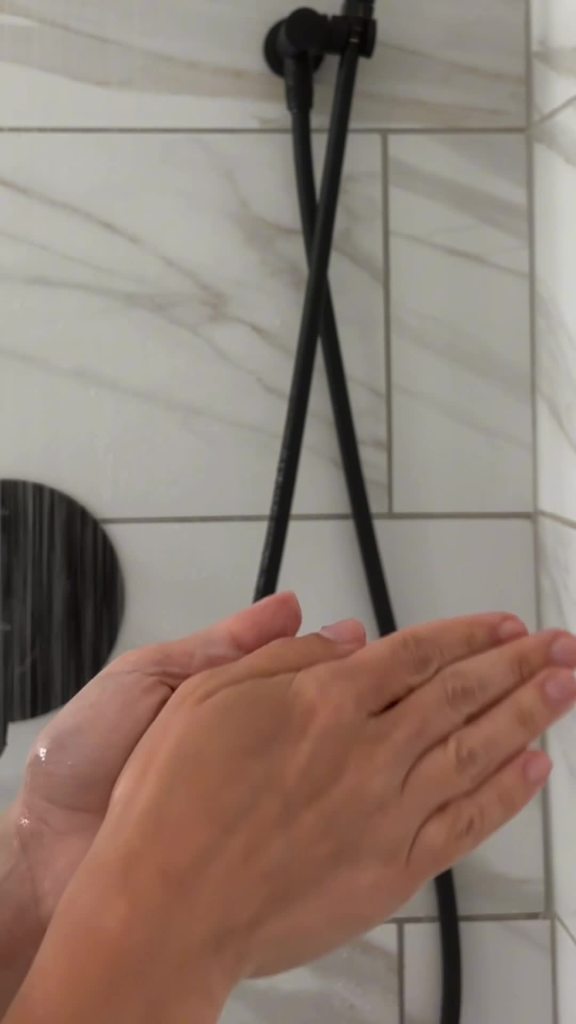 thumbnail video image 2 of Soapbox Oh My Growth Lengthening Vitamin Booster Rinse-Out Treatment with Biotin B7, 5 fl oz, 2 of 21