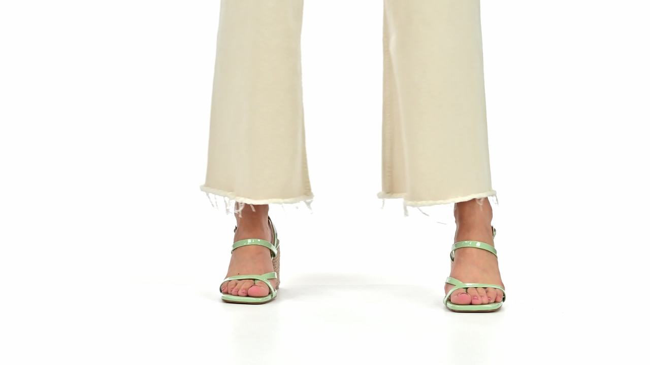 thumbnail video image 2 of Journee Womens Olivina Jute Covered Block Heel Dress Sandals, 2 of 10