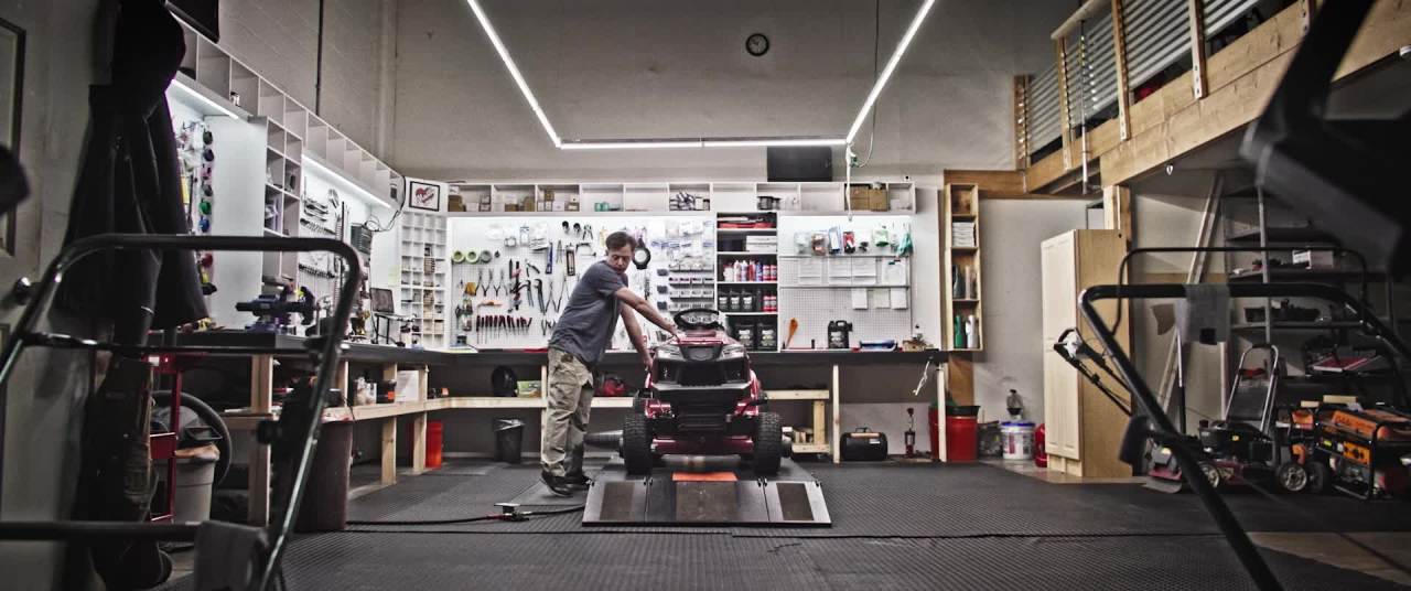 thumbnail video image 2 of Scotch Professional Electrical Tape, White, 3/4 in. x 66 ft. x 7 Mil., 2 of 10