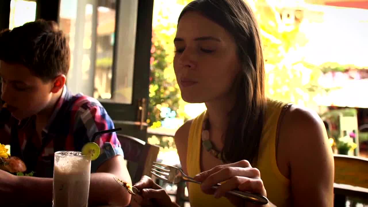 thumbnail video image 2 of McCormick No Artificial Flavors Gluten Free Brown Gravy Seasoning Mix, 0.88 oz Packet, 2 of 16