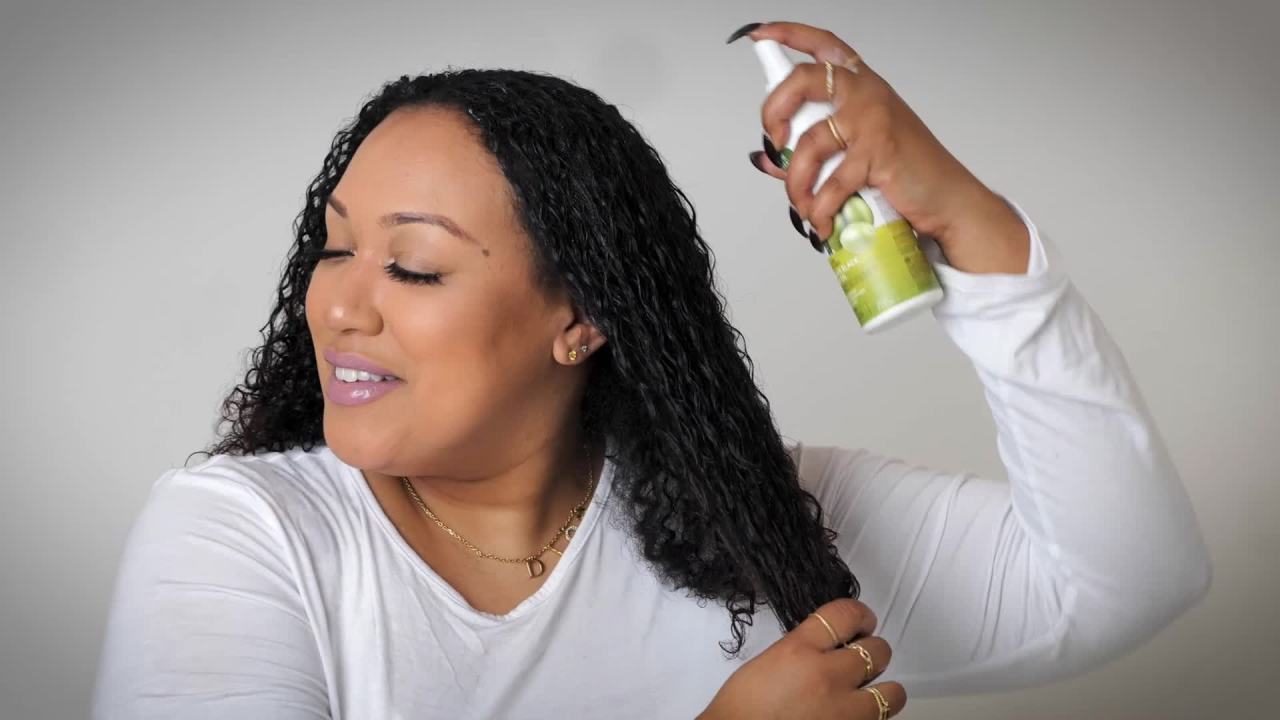thumbnail video image 3 of Palmer's Olive Oil Formula Shine Therapy Leave-In Conditioner, 8.5 oz., 3 of 13