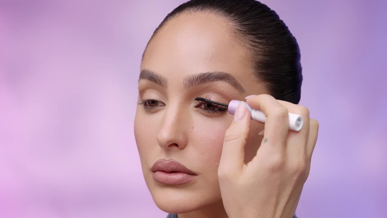 thumbnail video image 2 of KISS FALSCARA Clear Band False Eyelashes, Lash  Extension Kit, 36 Lash Clusters, 2 of 11