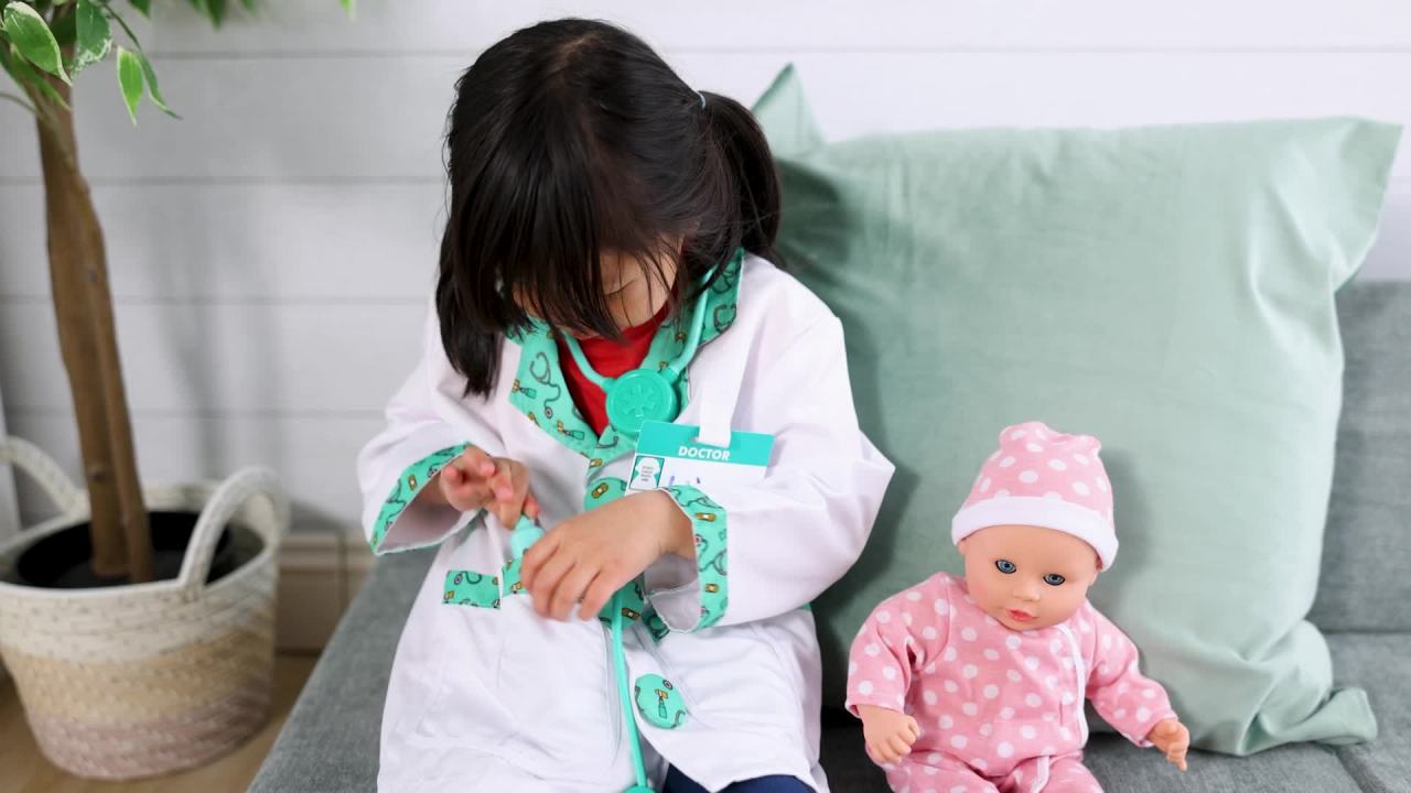 thumbnail video image 2 of Melissa & Doug Doctor Role Play Costume Dress-Up Set (8 Pcs), 2 of 10