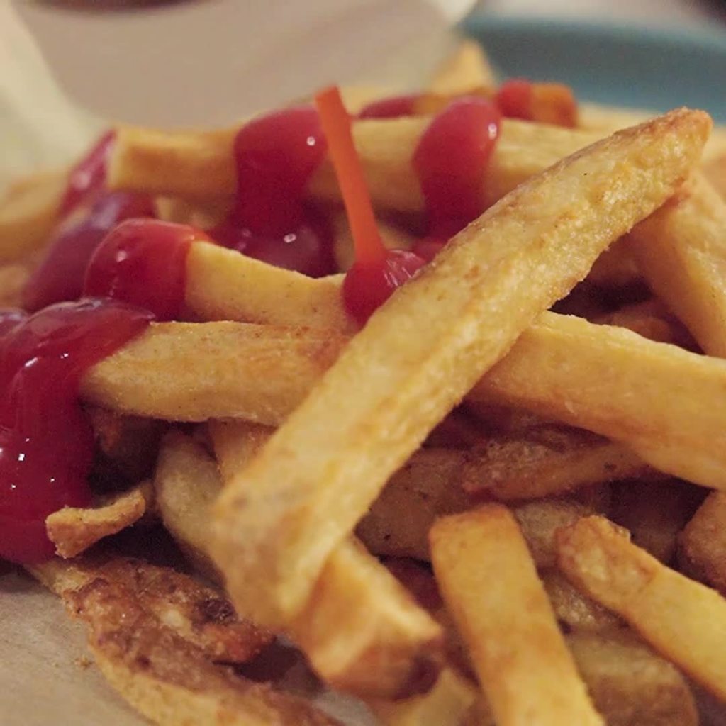 thumbnail video image 2 of Heinz Tomato Ketchup with a Blend of Veggies, 31 oz Bottle, 2 of 17