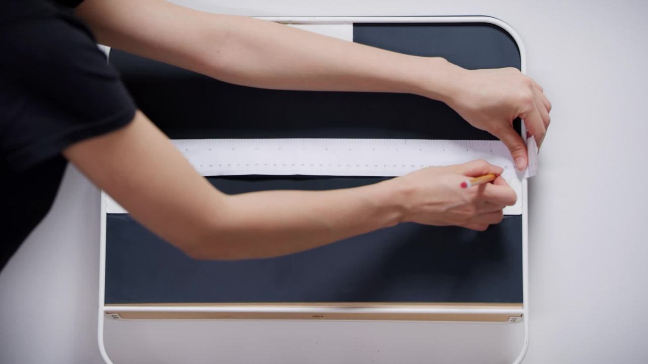 thumbnail video image 2 of Umbra Estique Mirror 6 Hook Wall Mounted Entryway, 2 of 13