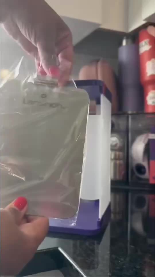 thumbnail video image 2 of Lansinoh Breast Milk Storage Container, Freezer Organizer, Holds 10 Milk Bags, Includes 5, 2 of 9