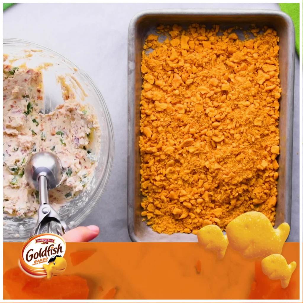 thumbnail video image 2 of Goldfish Disney Princess Cheddar Crackers, Snack Crackers, 6.6 oz Bag, 2 of 12