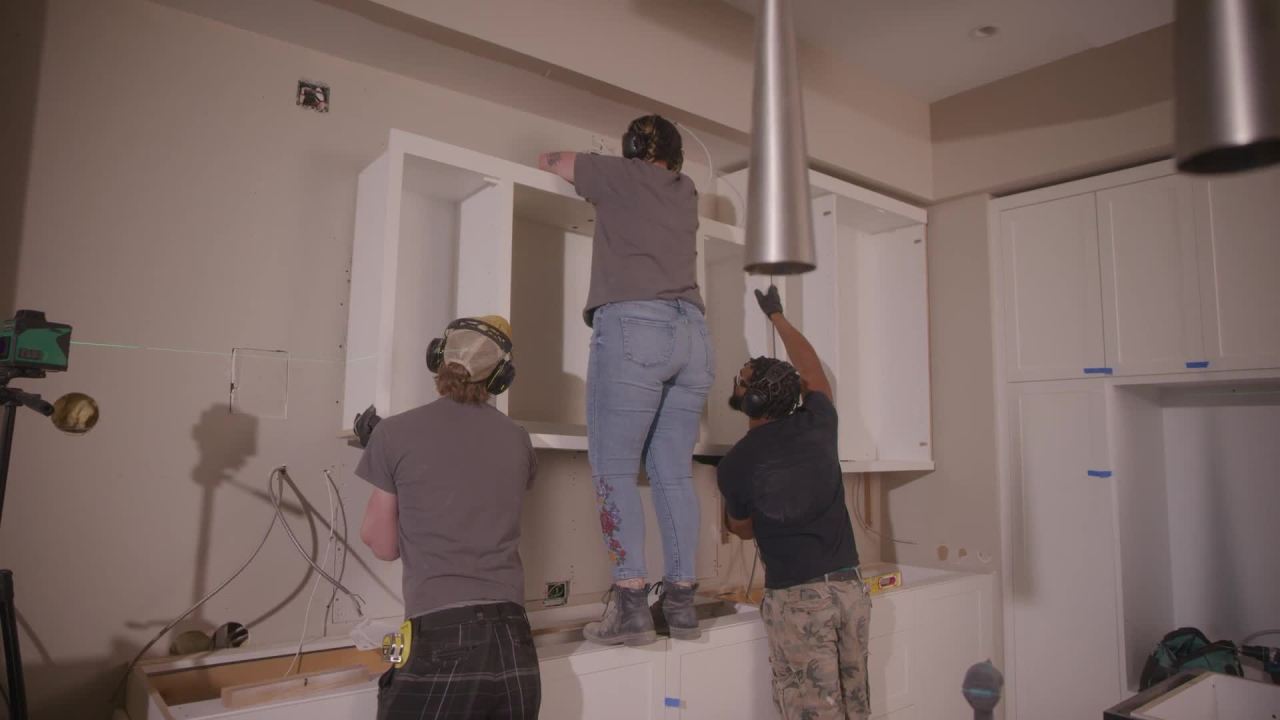 thumbnail video image 2 of 3M WorkTunes Connect, Wireless Hearing Protection with Bluetooth, 1 Set, 2 of 5