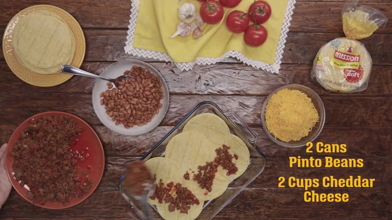 thumbnail video image 2 of Mission Super Soft Yellow Corn Tortillas, 30 Count, 2 of 6