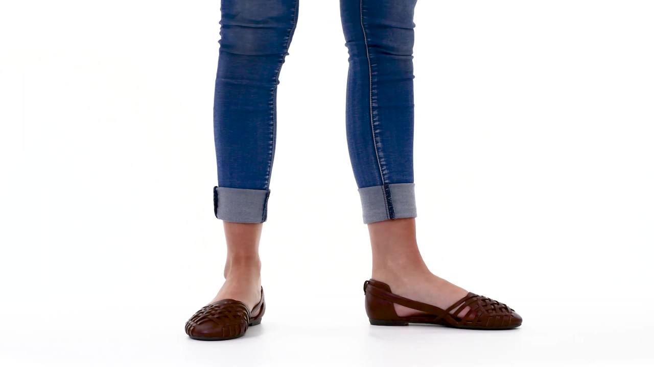 thumbnail video image 2 of Journee Womens Ekko Slip On Round Toe Flat Sandals, Widths Available, 2 of 9