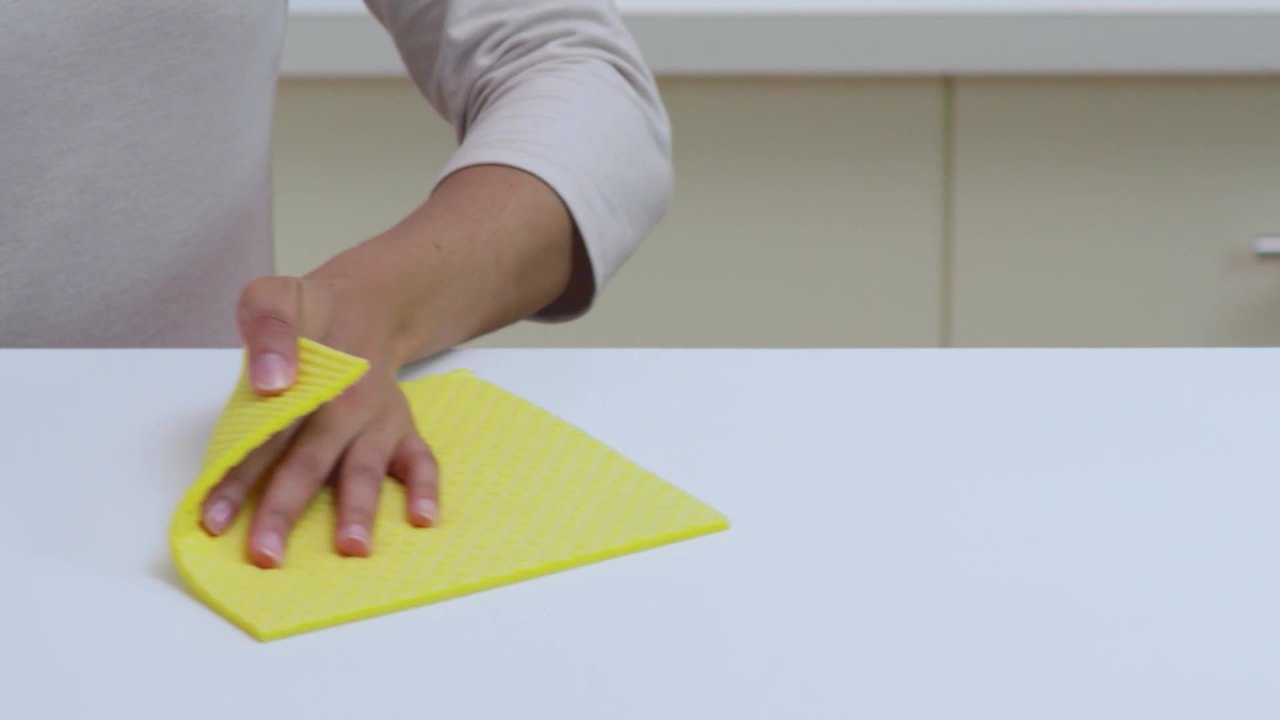 thumbnail video image 2 of (2 pack) Scotch-Brite Sponge Cloth, Alternative to Towels, Multicolor, 2 Clothes, 2 of 9